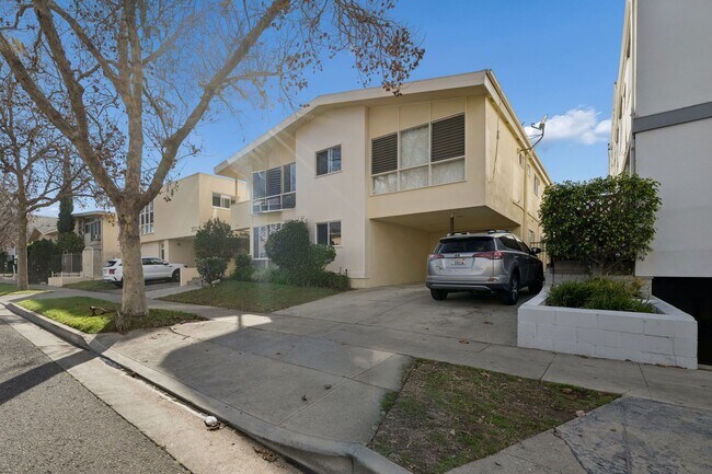 Building Photo - 333 Rexford Dr