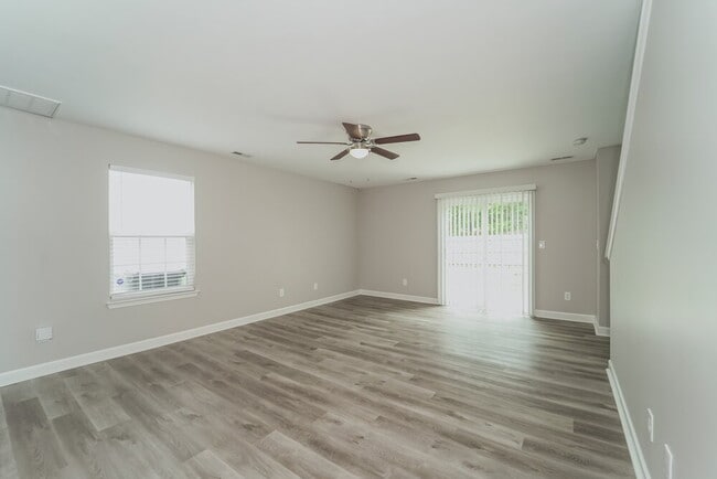 Building Photo - 9139 Simonton Dr