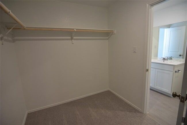 Building Photo - 275 Bugbee
