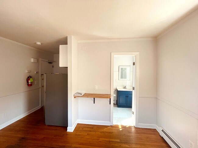 Interior Photo - 83 Monmouth