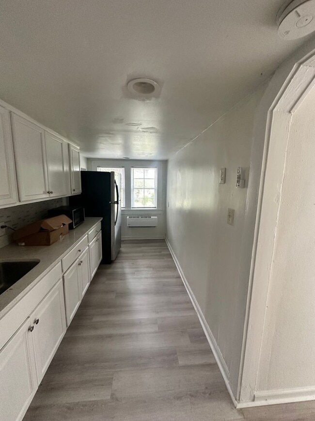 Building Photo - Cozy Beach Bungalow