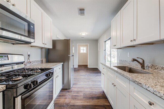 Building Photo - 8615 Josie St