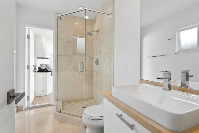 Building Photo - 40 Isla Bahia Dr