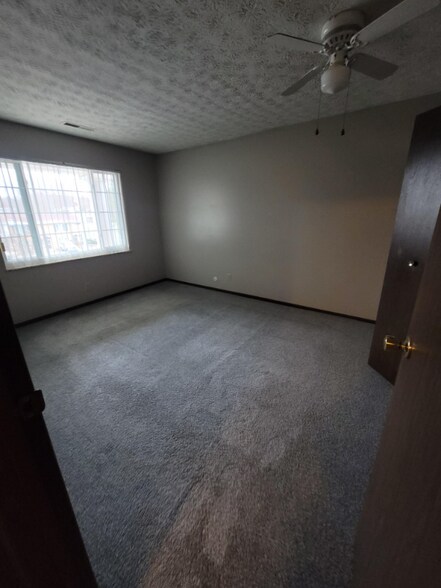 Building Photo - 1103 W Maple St