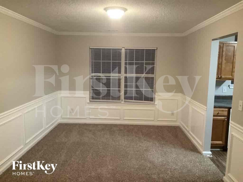 Building Photo - 226 Bonnes Dr SW