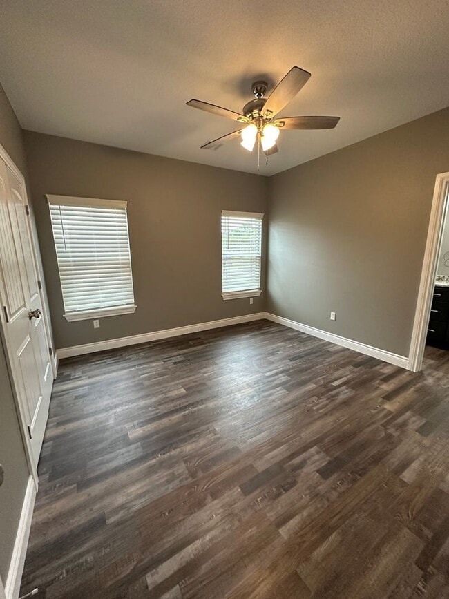 Building Photo - For lease: 3 Bed, 2 Bath Home Rural Neosho- $1195.00/Mo| Pet Friendly