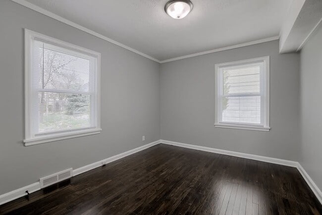Building Photo - 4812 Maple St