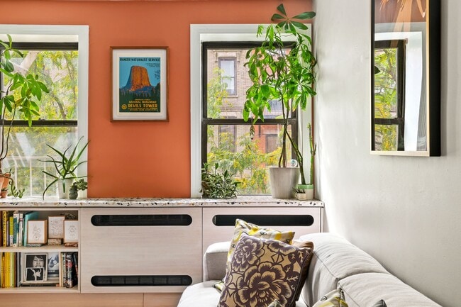 Building Photo - 507 E 12th St