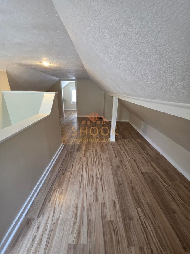 Building Photo - UNIQUE AND COZY 3 BR + BONUS ROOM HOME