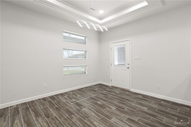 Building Photo - 30 Violet Ave W