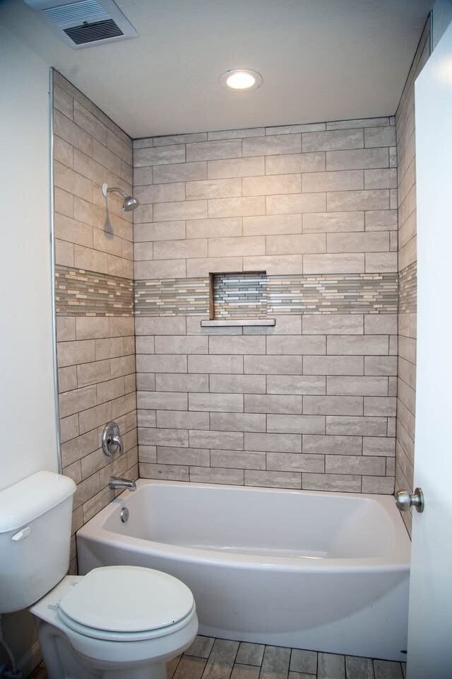 Master shower - 6500 Woodchuck Dr