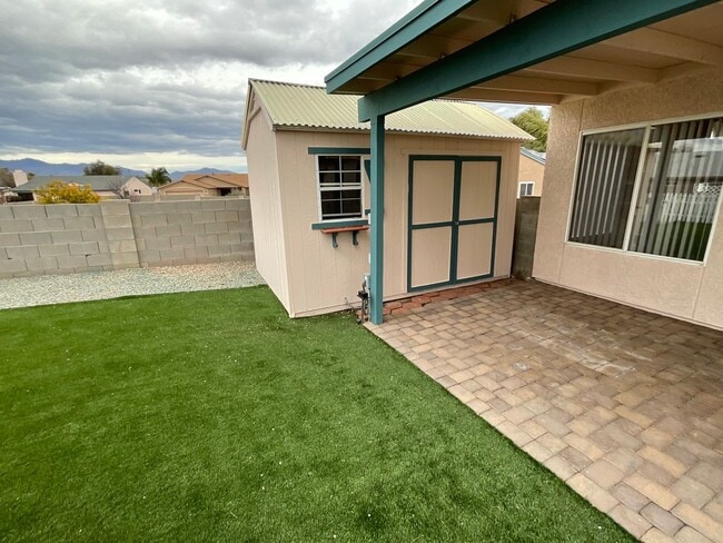 Building Photo - Pool and spa with Mountain views