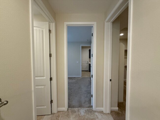 Building Photo - 2021 built two story in Oakdale!