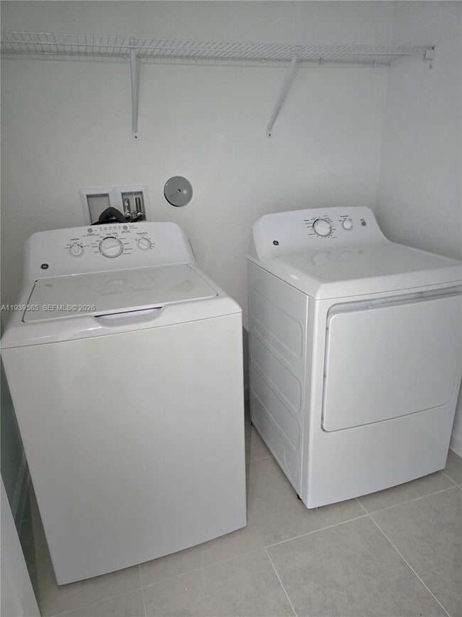 Building Photo - 5917 Sweetwood Dr