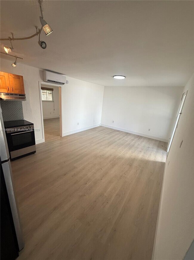 Building Photo - 3071 SW 27th Ave
