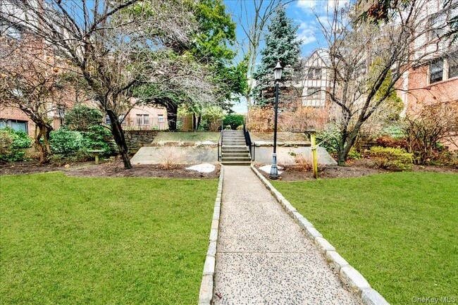 Building Photo - 7 Greenridge Ave