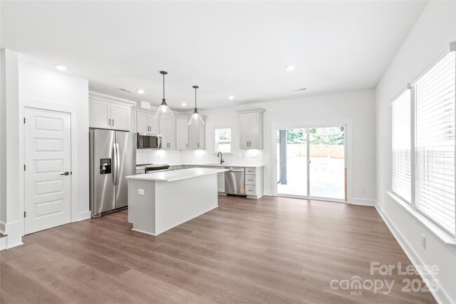 Building Photo - 2011 Wilson Ave