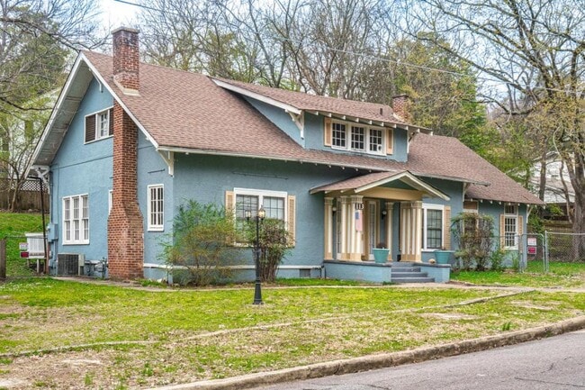 Building Photo - 113 Dell St