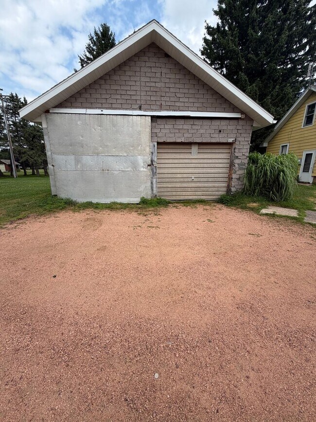Building Photo - 4 Bed 1 Bath Single Family Home in Colby
