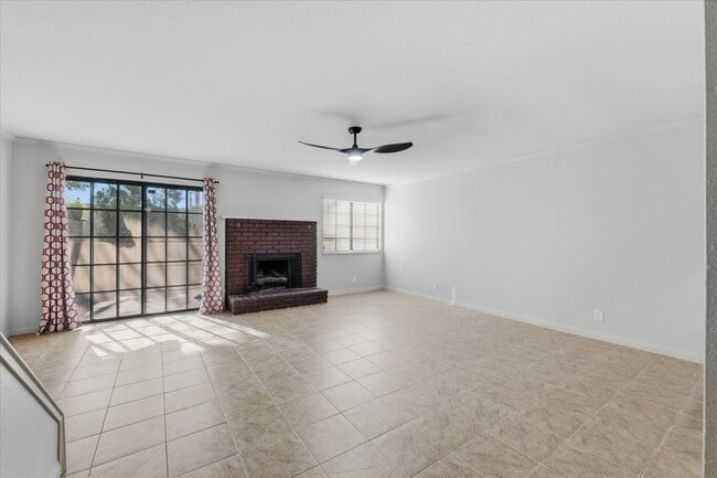 Building Photo - 3283 Dawnflower St