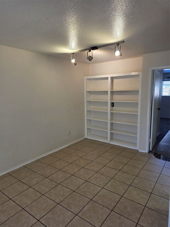 Building Photo - 12905 Woodforest Blvd