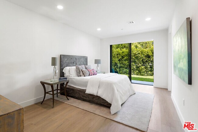 Building Photo - 3657 Regal Pl