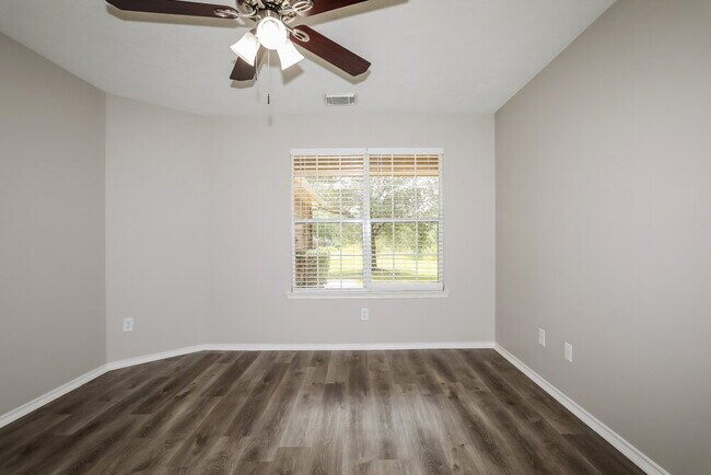 Building Photo - 33103 Cottonwood Bend