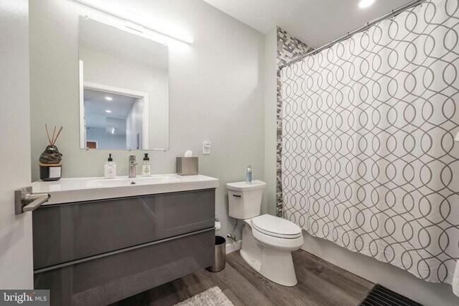 Building Photo - 1501 N 31st St