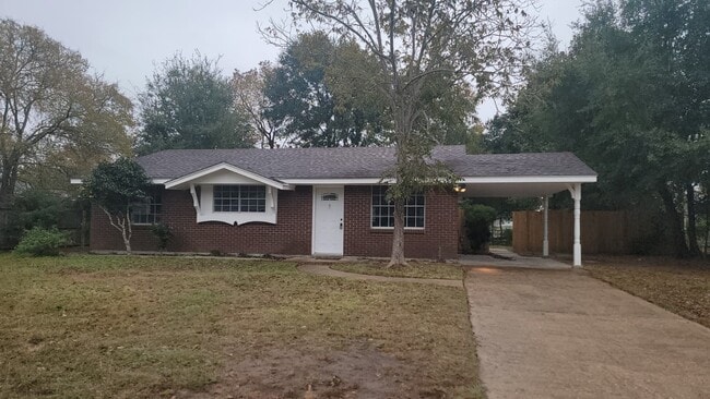 Building Photo - 2610 Demaret Dr