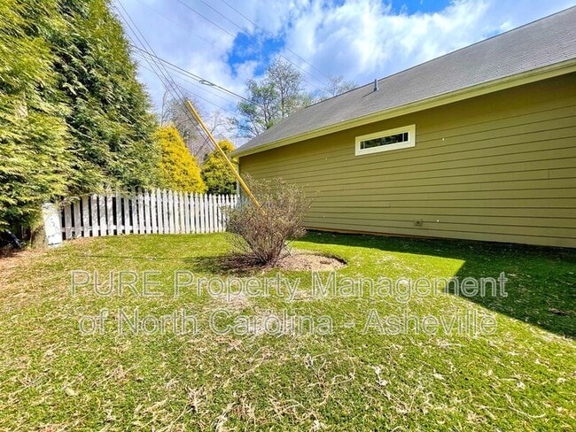 Building Photo - 277 Old Farm School Rd