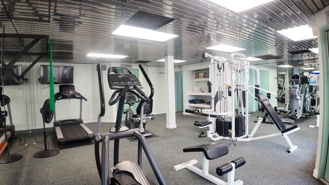 Building Photo - 655 Columbia St