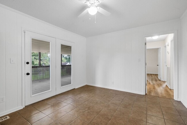 Building Photo - 3 Bedroom Pet Friendly Home For Rent with ...