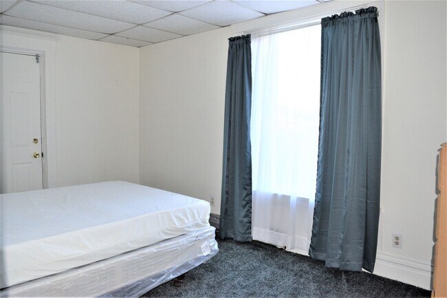 Building Photo - 402-apt1-4 Water St