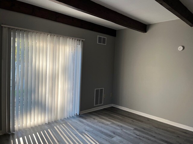 Building Photo - 160 Logan Rd