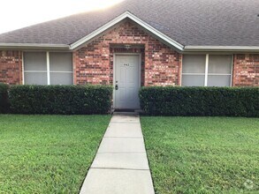 Building Photo - 2/2/2 LAWNCARE INCLUDED - near Hospital Di...