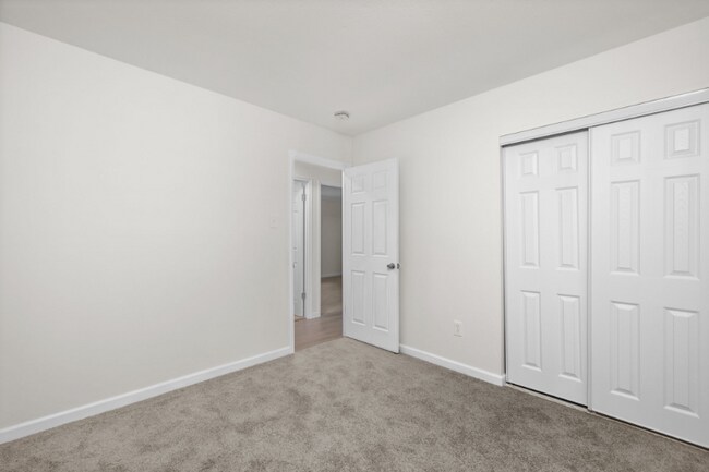 Building Photo - 1392 Langholm Dr