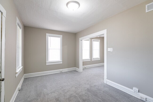 Building Photo - 324 Copeland Ave