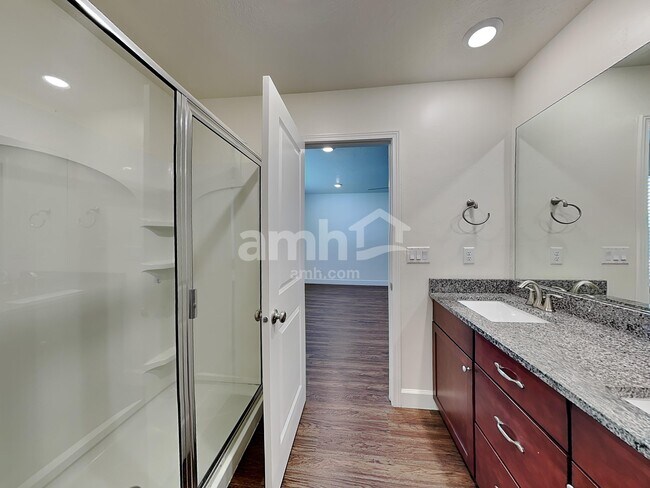 Building Photo - 344 North St