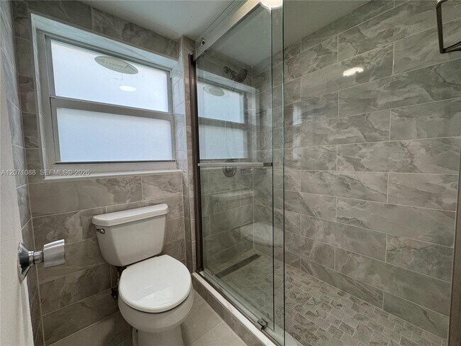 Building Photo - 245 18th St