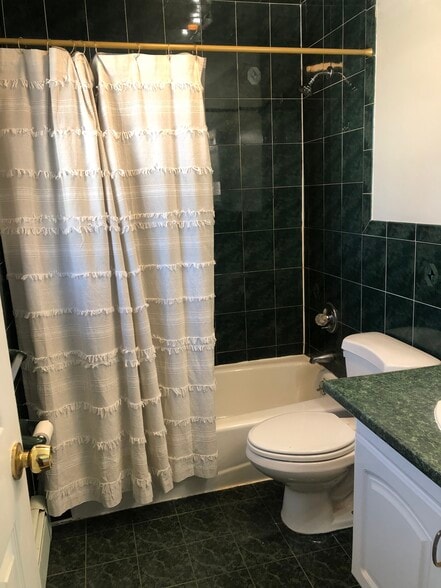 Building Photo - 659 Gramatan Ave