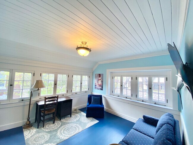 Building Photo - 3085 Fairmount Blvd