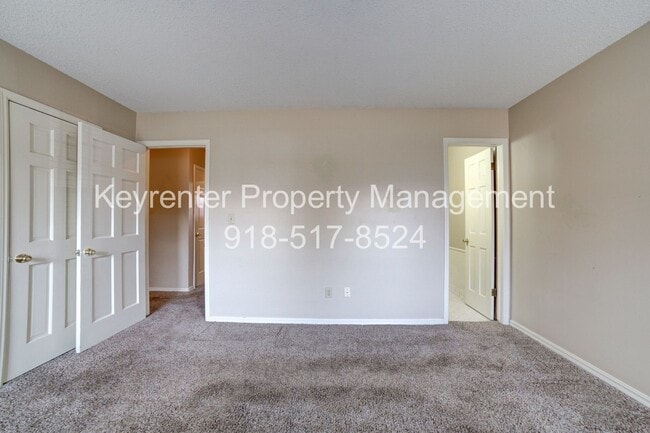 Building Photo - Beautiful 2bed/2bath Duplex!!