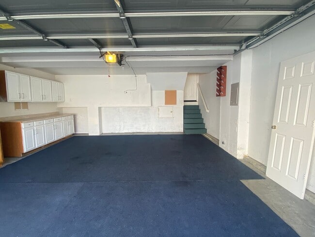 Building Photo - Danville, Shadowhawk 3 Bed, 2.5 Ba., Corner Townhouse, Close to great schools, 2 year lease