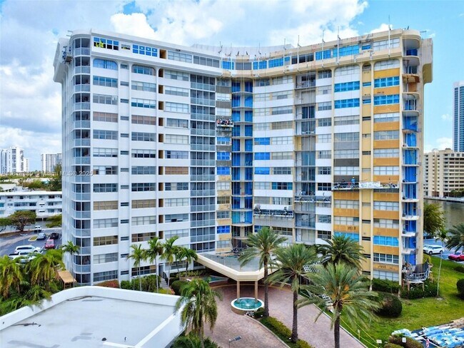 Building Photo - 100 Golden Isles Dr