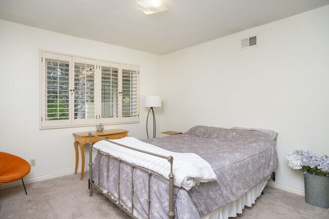 Building Photo - ***Available Now - Mid-term Lease ONLY *** Single Level 3 Bedroom, 2.5 Bath home in La Costa*****