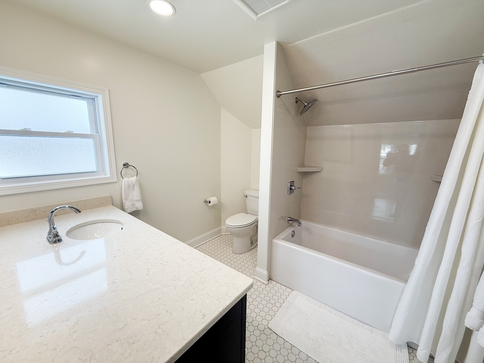 Building Photo - 602 Grove St