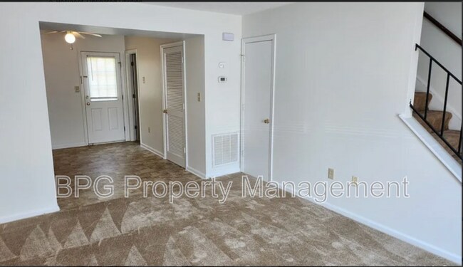 Building Photo - 605 Hamlet Ave