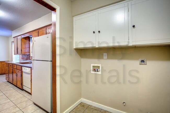 Building Photo - 6426 Chapman Dr