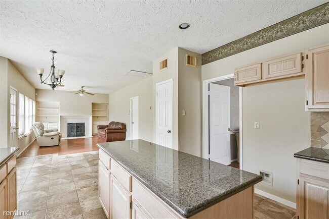 Building Photo - 4 br, 2 bath House - 1108 Woodchase Drive