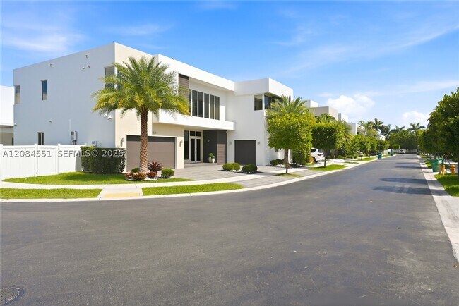 Building Photo - 7525 NW 103rd Pl